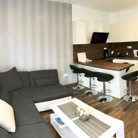 Apartment Beach & Center Wellness Apartman *
